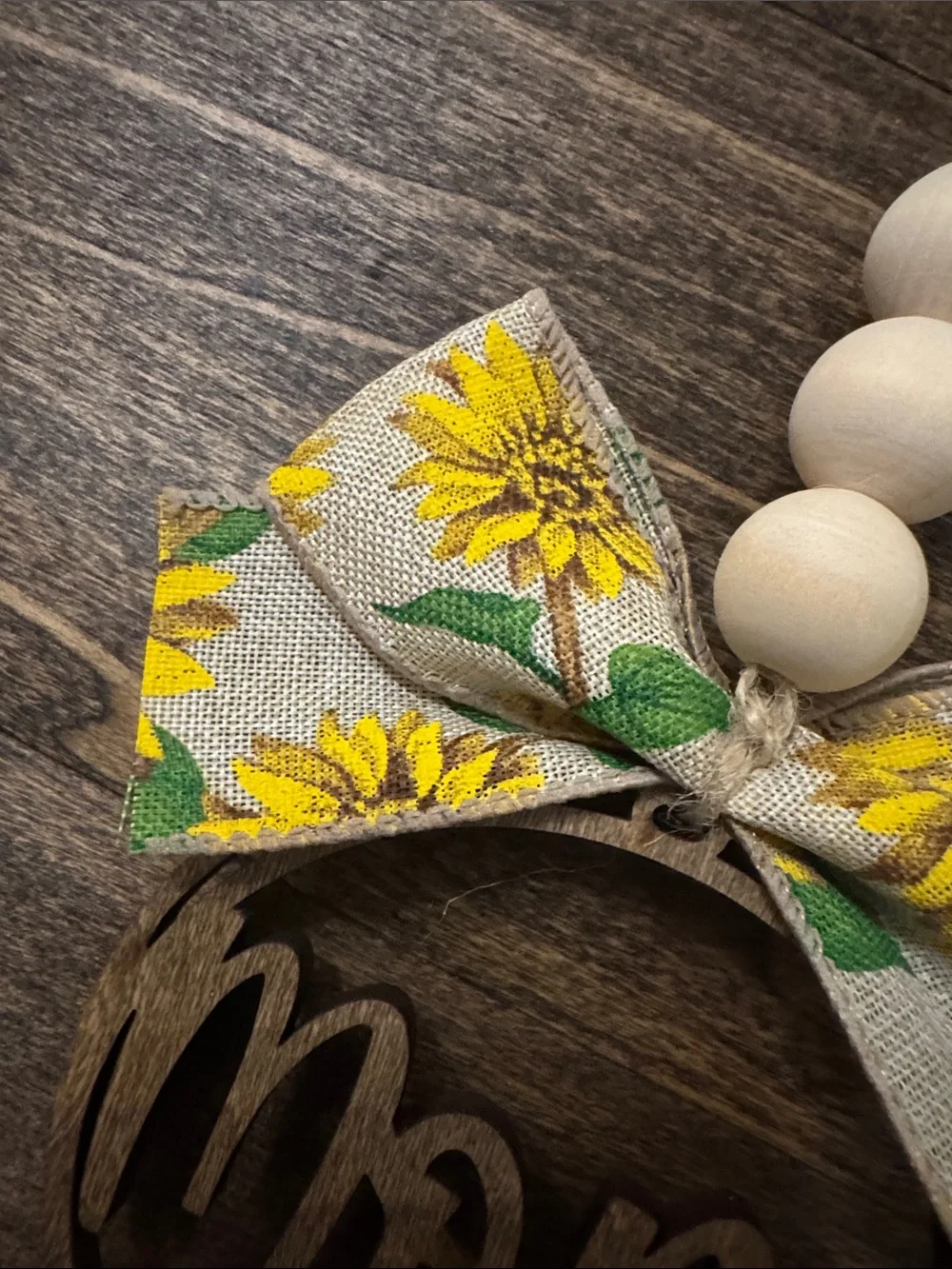 Sunflower Bow 'Mom' Wooden Hanging Ornament – Yellow Car Charm
